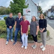Foto von links: Herr Marko Reich (LWV Hessen), Herr Wolfgang Paul (Integrationsamt), Herr Hermez Butros, Frau Ina Wagner (Einrichtungsleiterin AWO) und Frau Catharina Schade (FBI der Sozialen Förderstätten e.V.)