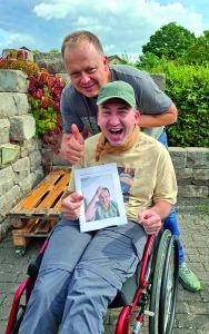 Herr Stark und Herr Grewe mit ihrem Märchenbuch