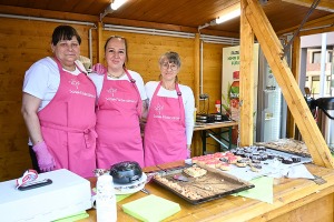Küchenteam der Werkstatt Bebra im Einsatz beim Schnuddelcafé auf dem Rathausmarkt